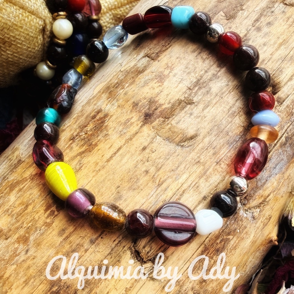Alquimia Elegant Beaded Bracelet Set with Cream and Blue Accents and garnet - Picture 2 of 5